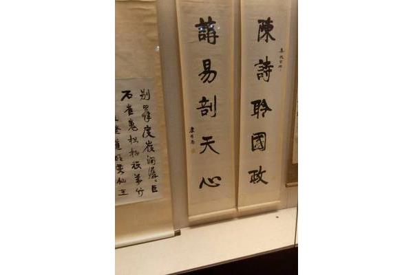 雕栏玉砌的意思