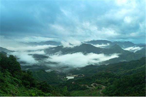 水澹澹兮生烟