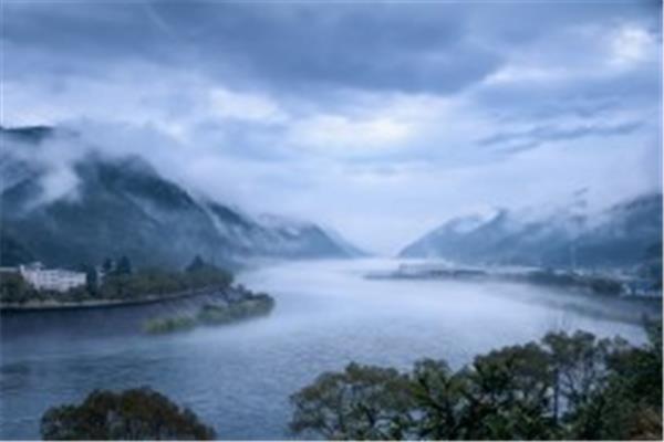 水澹澹兮生烟