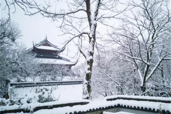 踩雪的声音