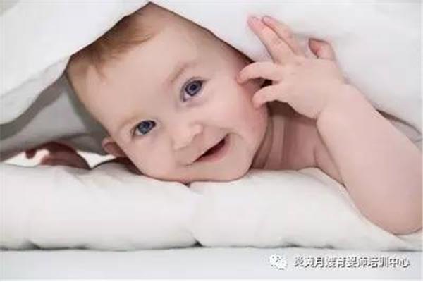 婴儿拉绿屎