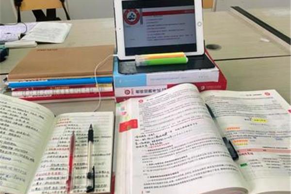 全职备考什么意思