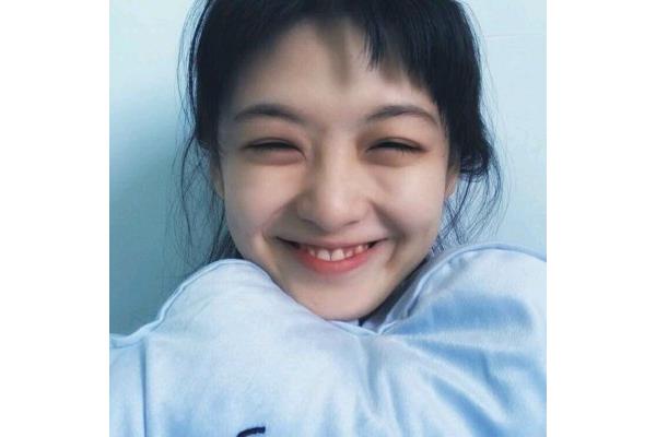 爱笑的女生