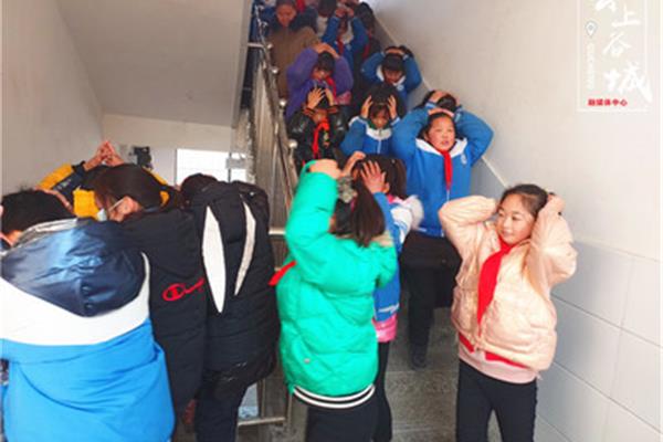 地震演练图片