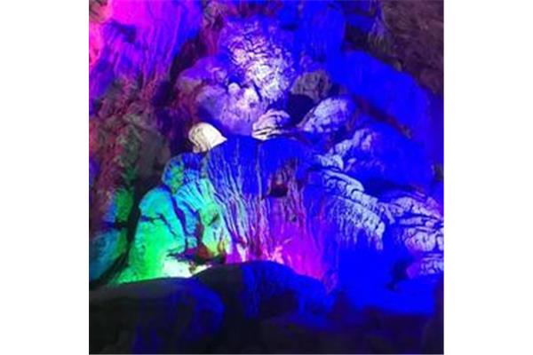 阳春凌霄岩风景区