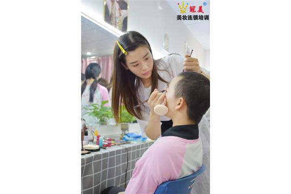 学化妆学费多少