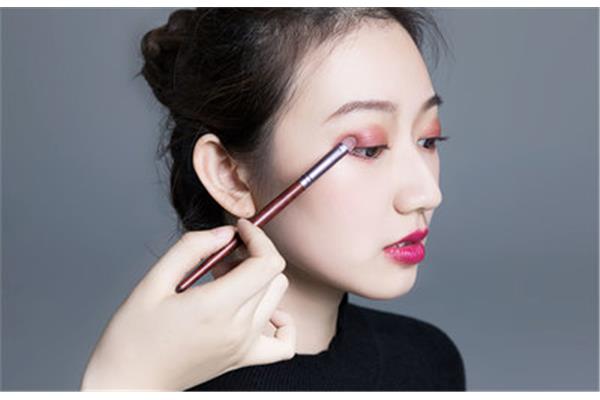 学化妆学费多少