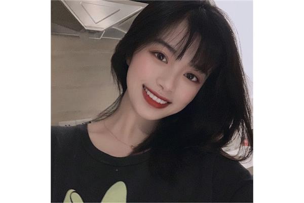 爱笑的女生