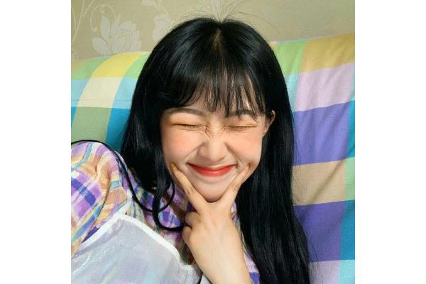 爱笑的女生