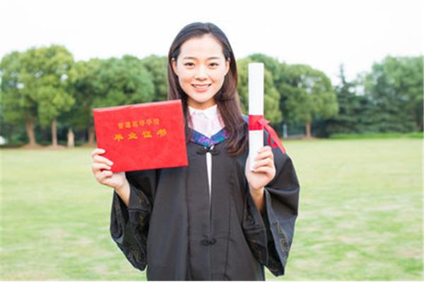 在职研究生多少钱
