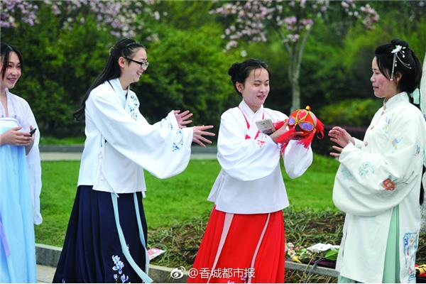 击鼓传花游戏