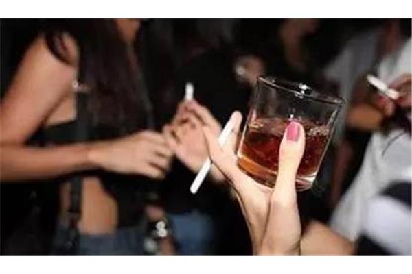 女人喝酒霸气说说