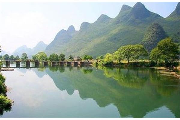 阳春凌霄岩风景区