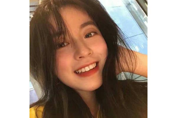 爱笑的女生