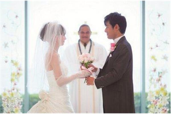证婚人讲话台词