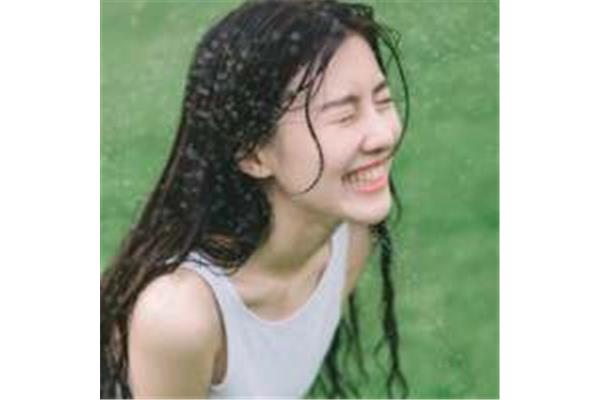 爱笑的女生