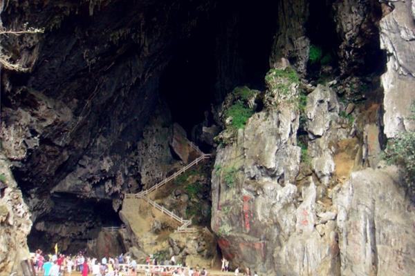阳春凌霄岩风景区