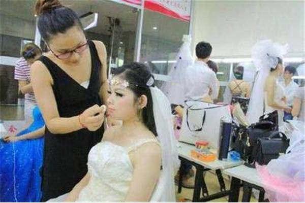 学化妆学费多少