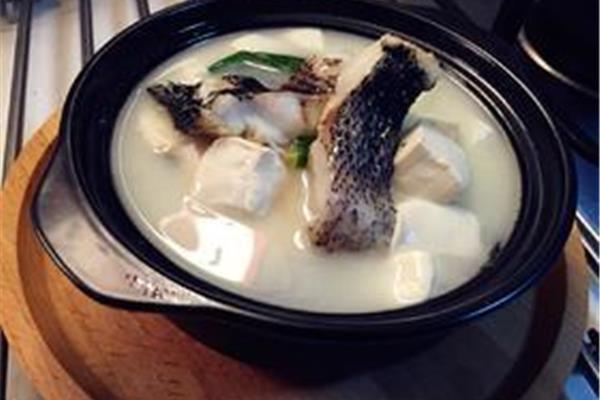 黑鱼豆腐汤