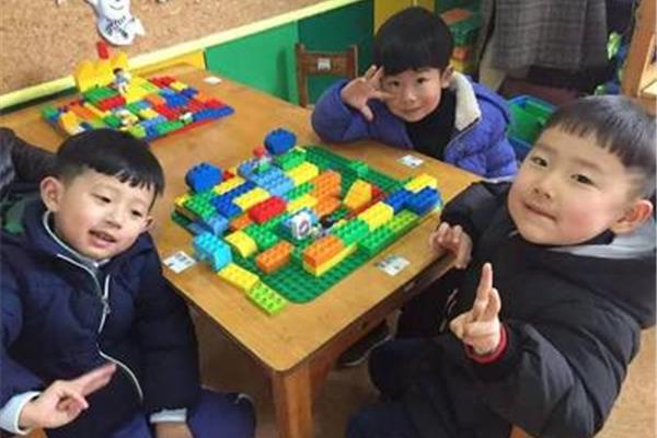 小班建构游戏