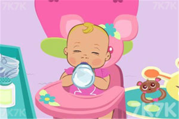幼儿园照顾小宝宝