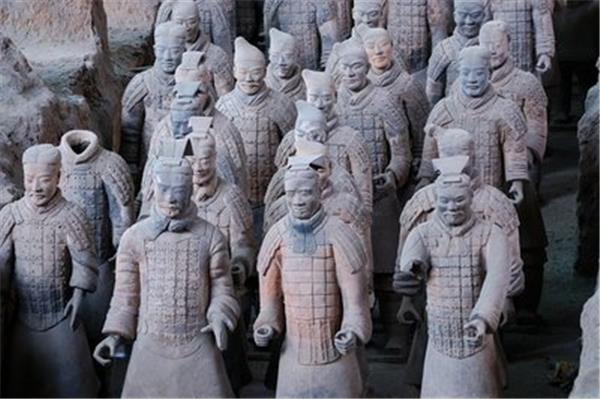 兵马俑的神态
