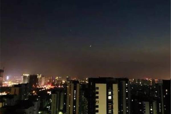 夜空不寂寞