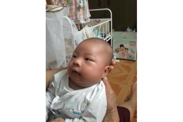 婴儿多久会笑