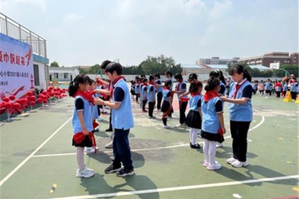 禄口中心小学