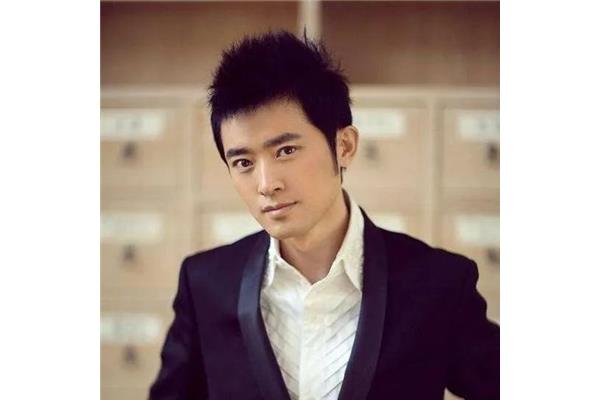 王凯一家四口照片