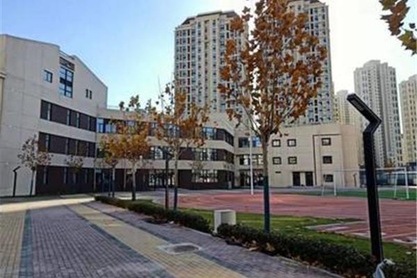 育婴里小学