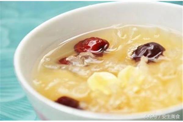 银耳莲子粥的做法