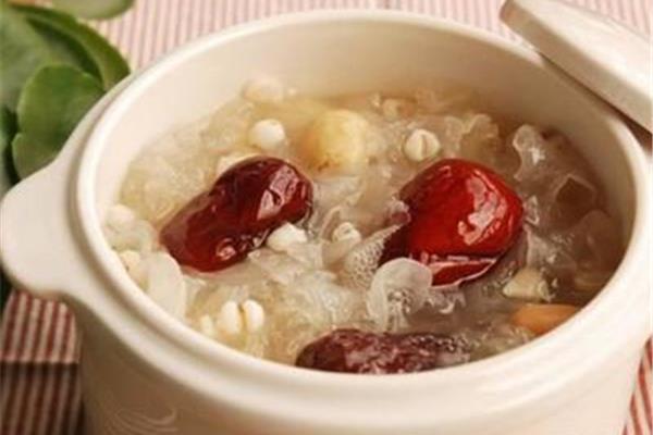 银耳莲子粥的做法