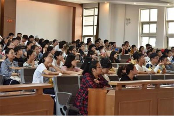 大学新生入学教育