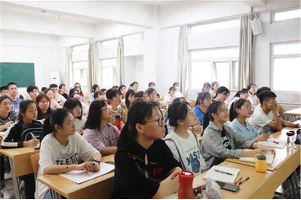 大学新生入学教育