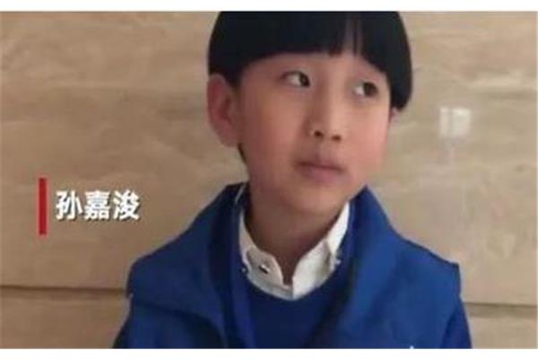 七岁上一年级晚吗