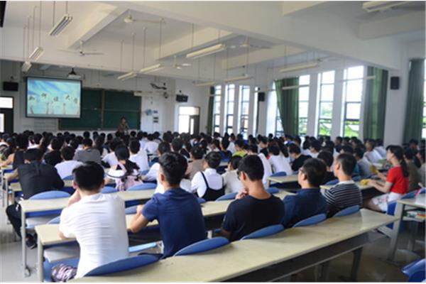 大学新生入学教育