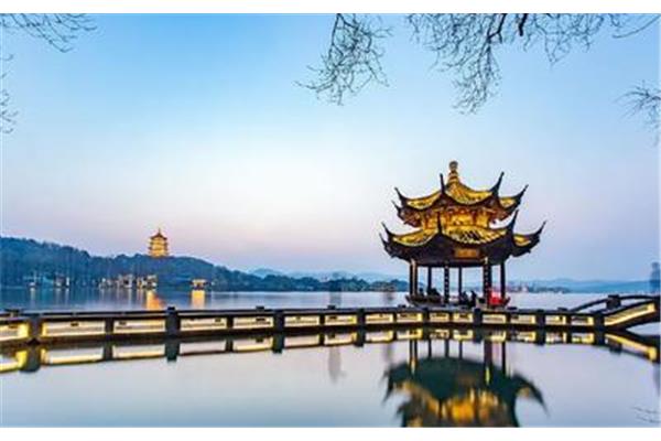 一句话赞美西湖