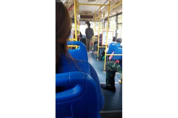 在公交车上进入