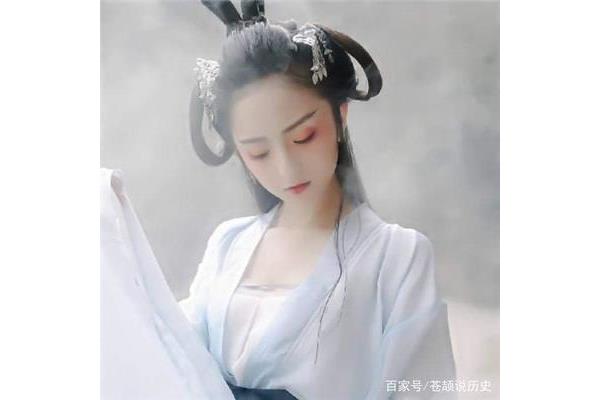 形容女孩的诗句