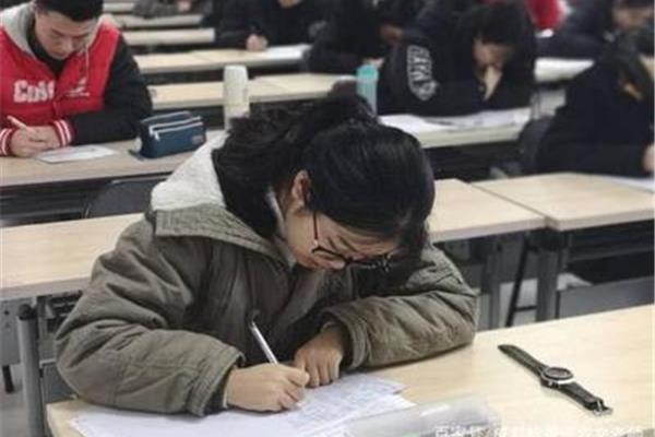 中考可以复读吗