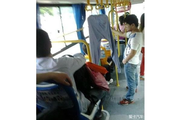 在公交车上进入