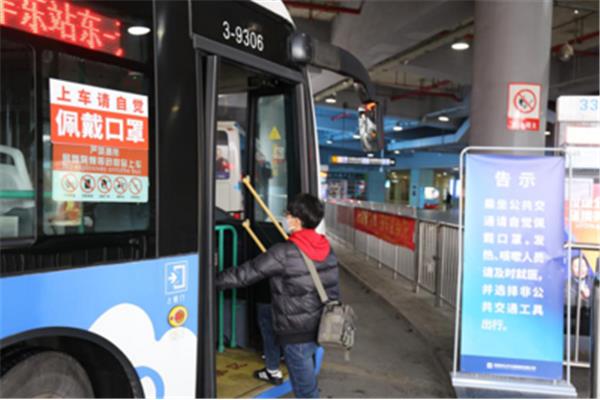在公交车上进入