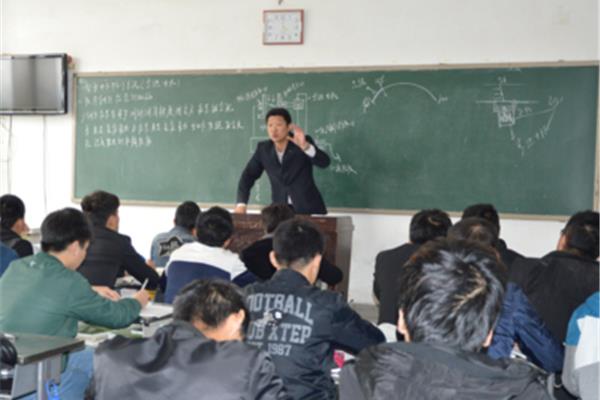 蓝翔技校汽修学费