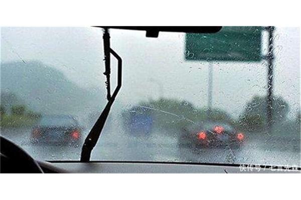 最怕下雨天