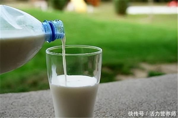 牛奶过期还能喝吗