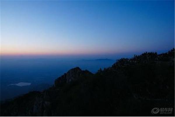 泰山顶上观日出
