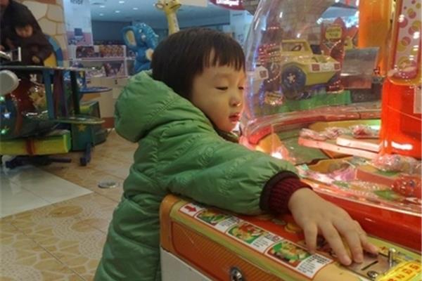 东摸摸西摸摸