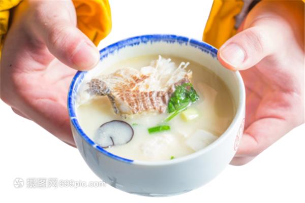 花鲢鱼头汤