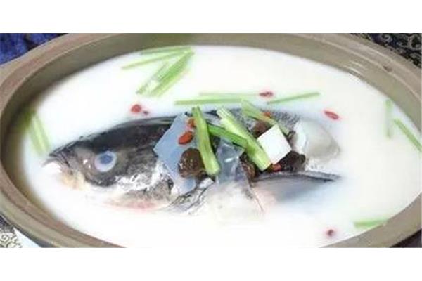 花鲢鱼头汤